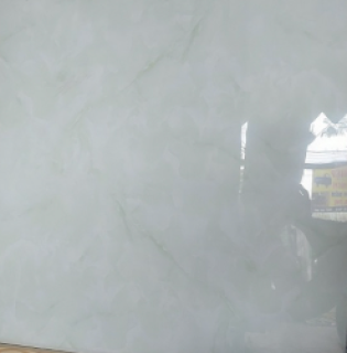 Gạch 100 Bóng Kiếng Và Mờ – Khi Kiến Trúc Giao Thoa Giữa Ánh Sáng Và Tĩnh Lặng