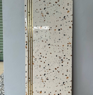 Gạch cầu thang 47x120 mè trắng khắc kim sang trọng