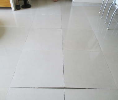 Những điều cần lưu ý để tránh tình trạng gạch lát nền bị bong tróc