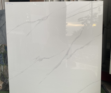 BIẾN HÓA KHÔNG GIAN SỐNG ẤN TƯỢNG VỚI GẠCH ỐP TƯỜNG PHÒNG KHÁCH KHỔ LỚN