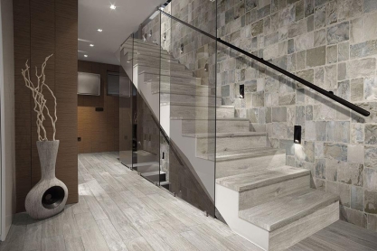 Tạo điểm nhấn tinh tế với gạch ốp tường trang trí cầu thang đẹp